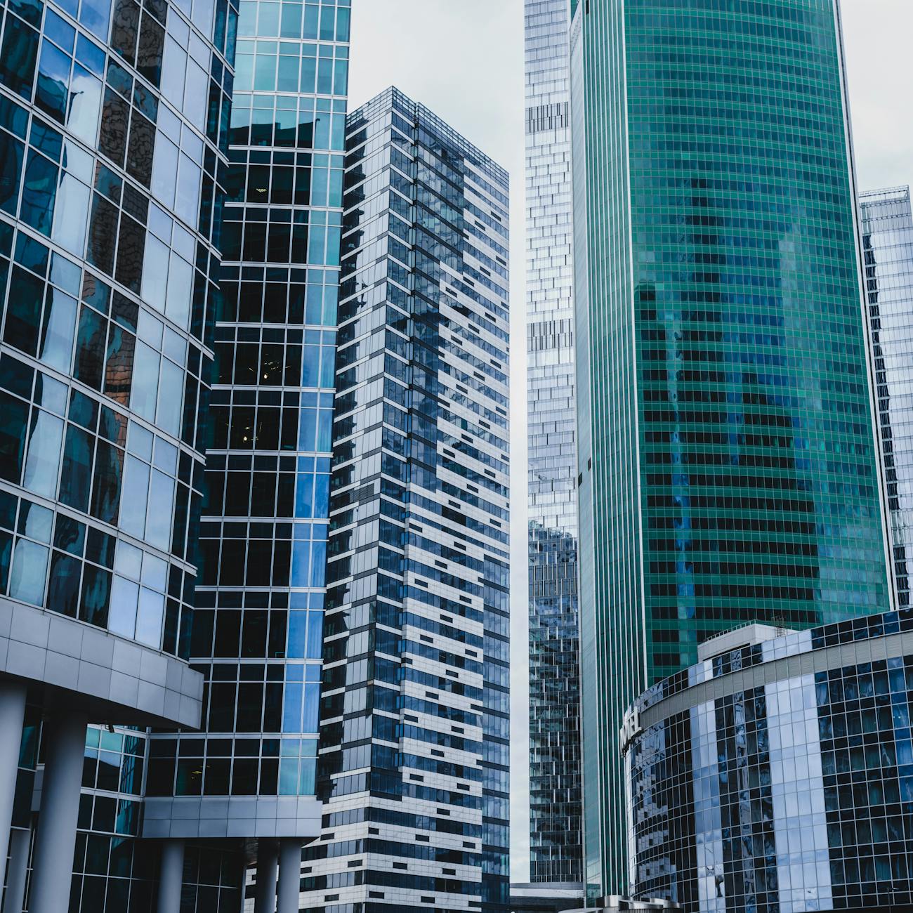 Valuation and Risk Management in Structured Finance