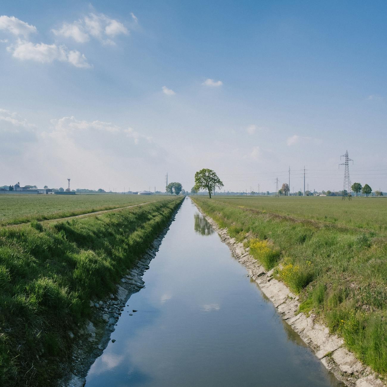 * Hydraulic Design of Water Resources Systems