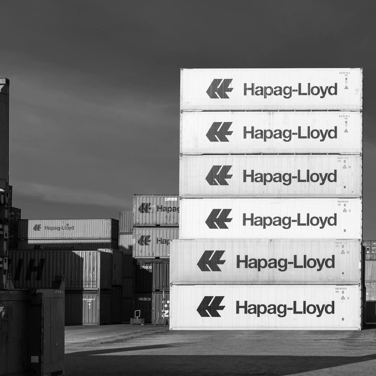 Blockchain Applications in Logistics